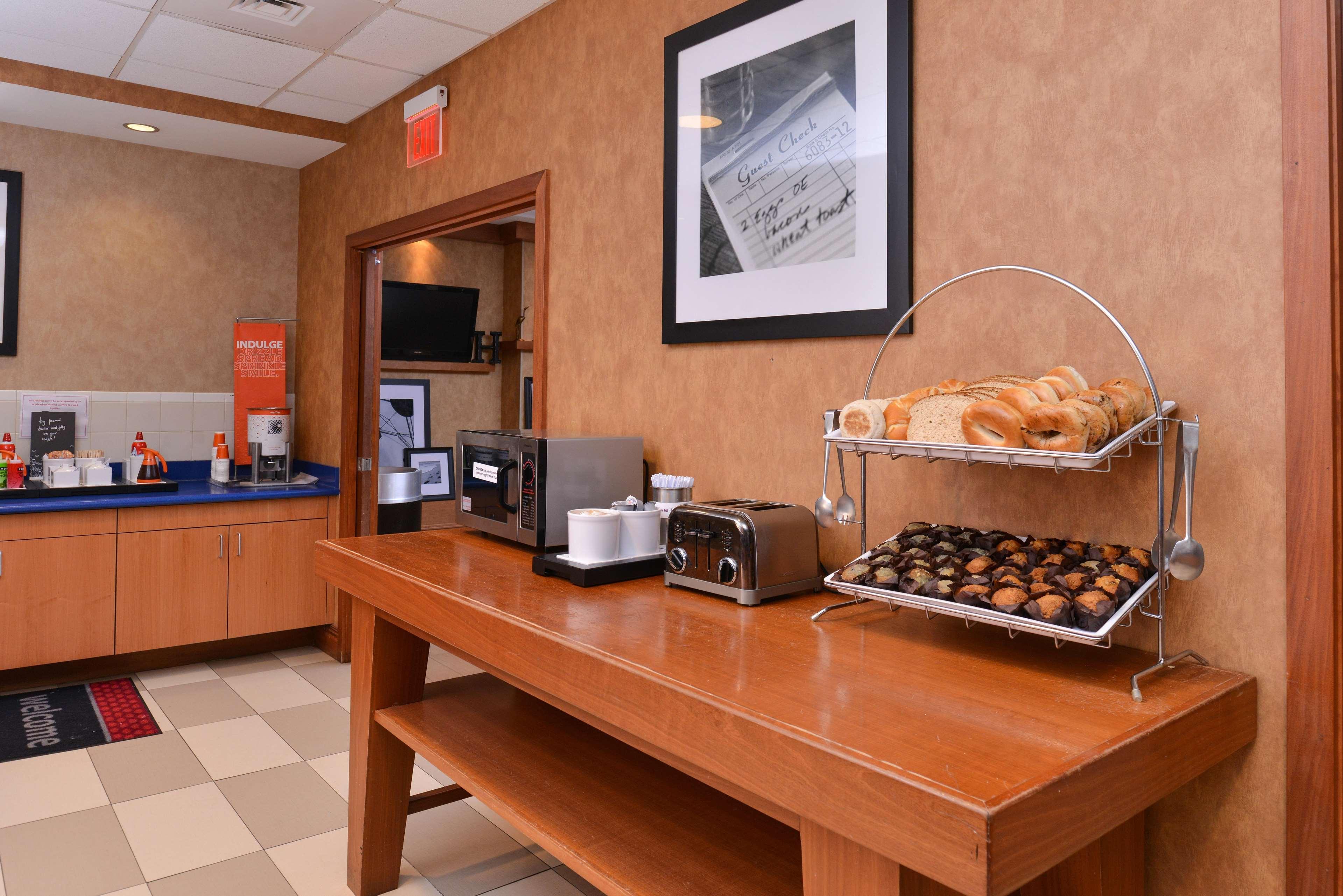 Hampton Inn Norfolk-Naval Base Exterior foto